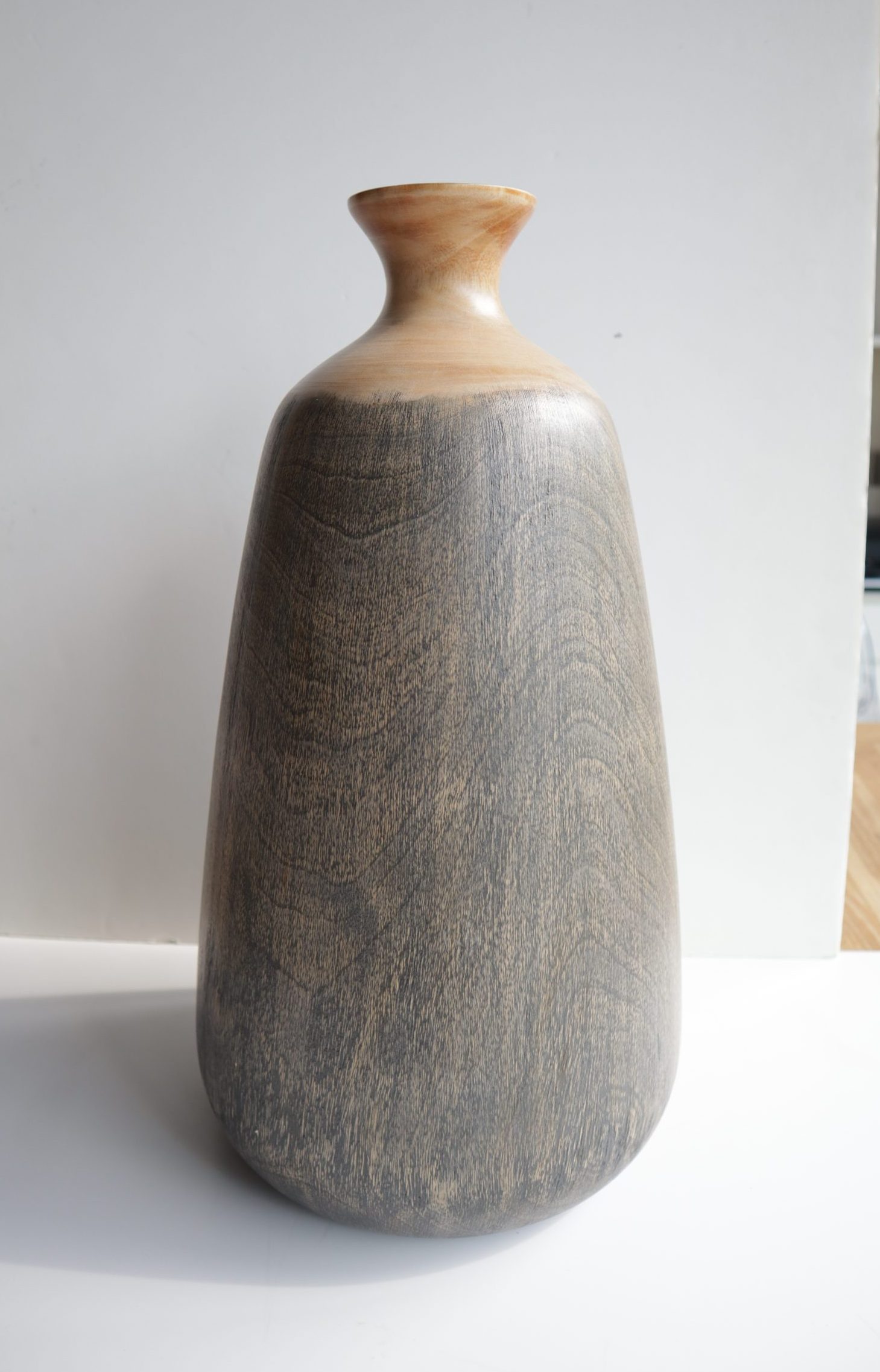 Serenity Gradient Mango Wood Vase L