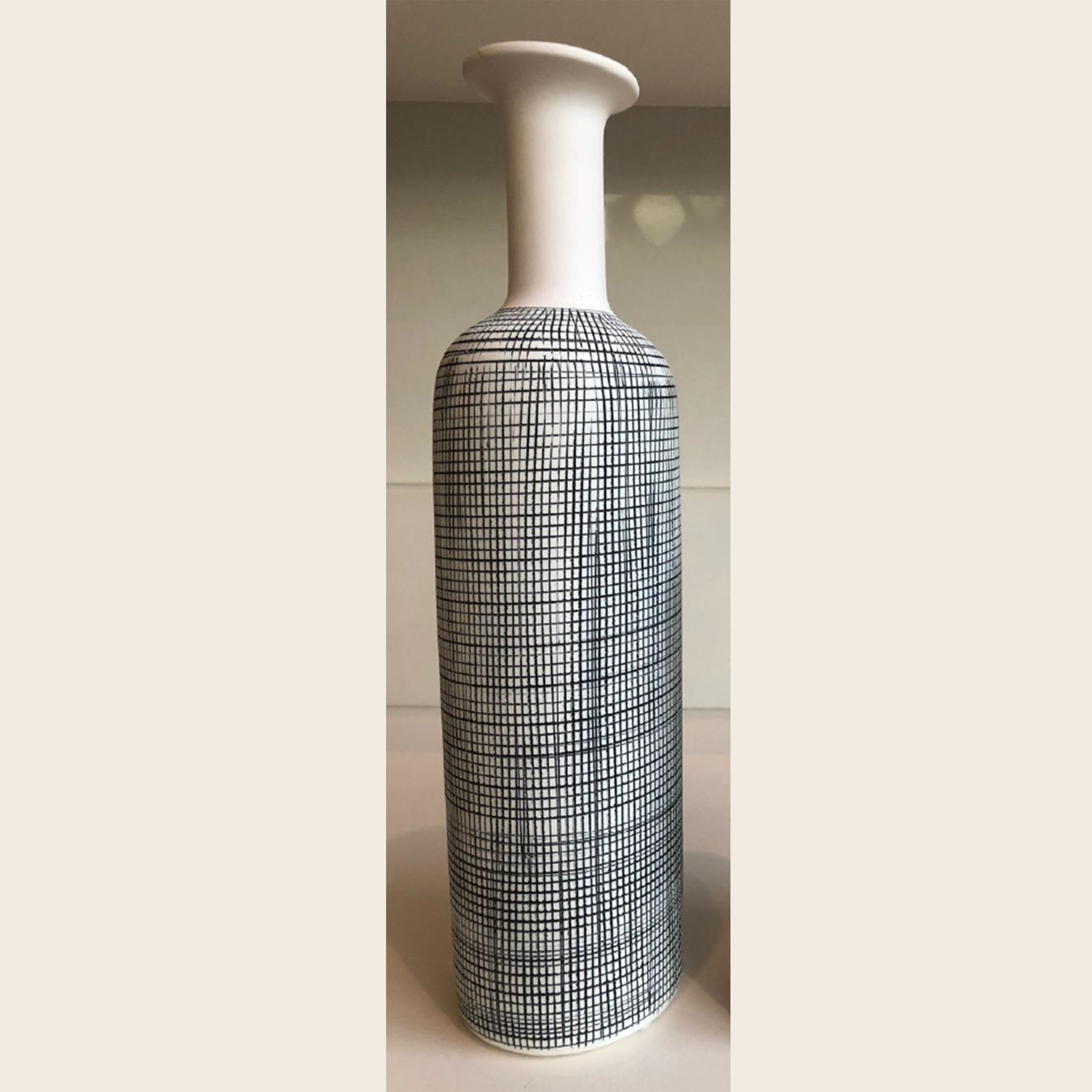 Gridlock Pattern Bottle Vase L