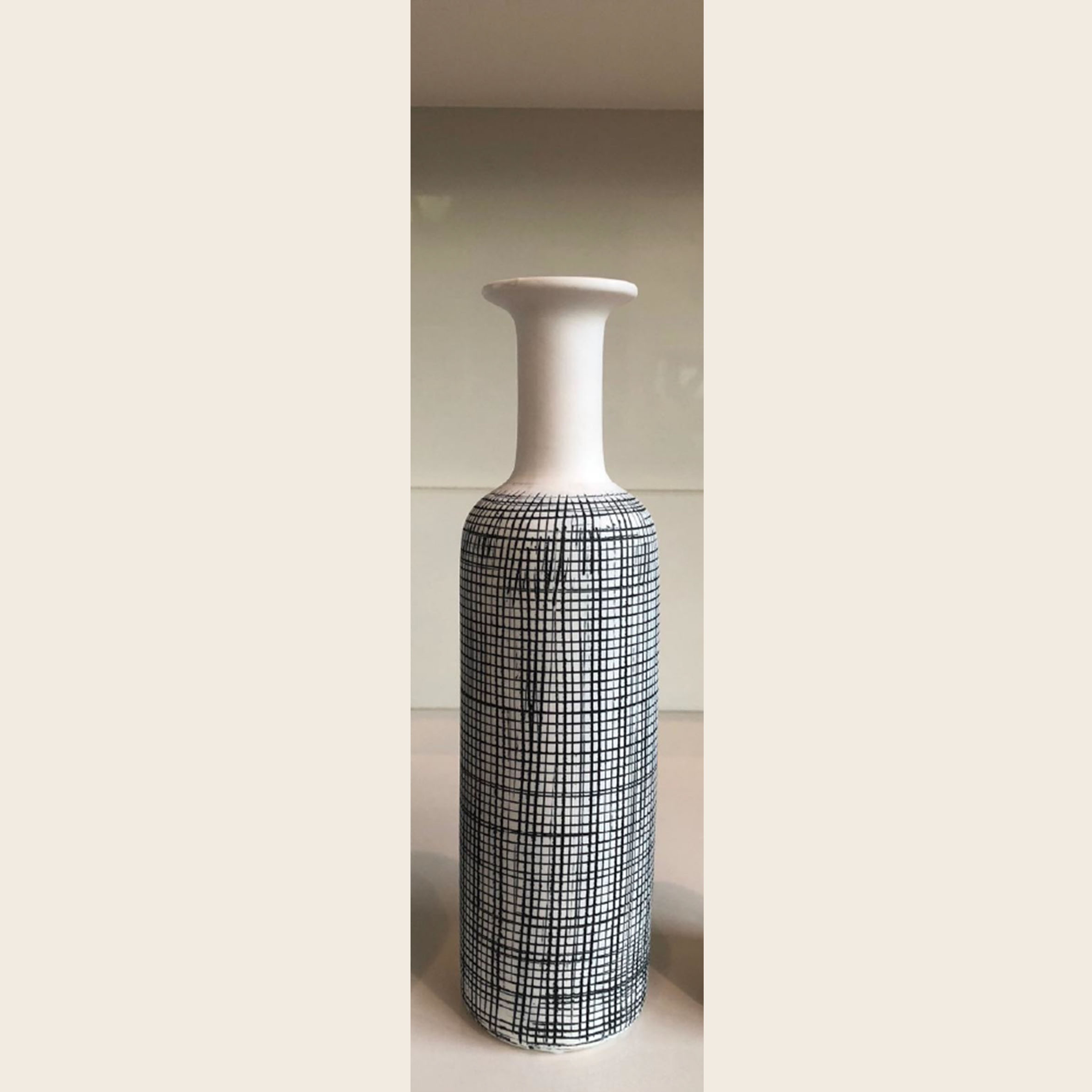 Gridlock Pattern Bottle Vase M