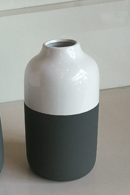 Monochromatic Elegance Vase M