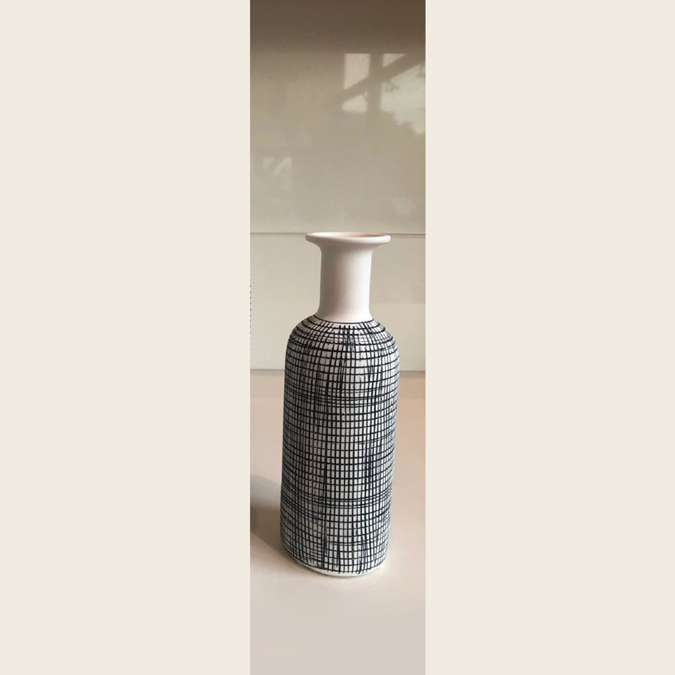 Gridlock Pattern Bottle Vase S